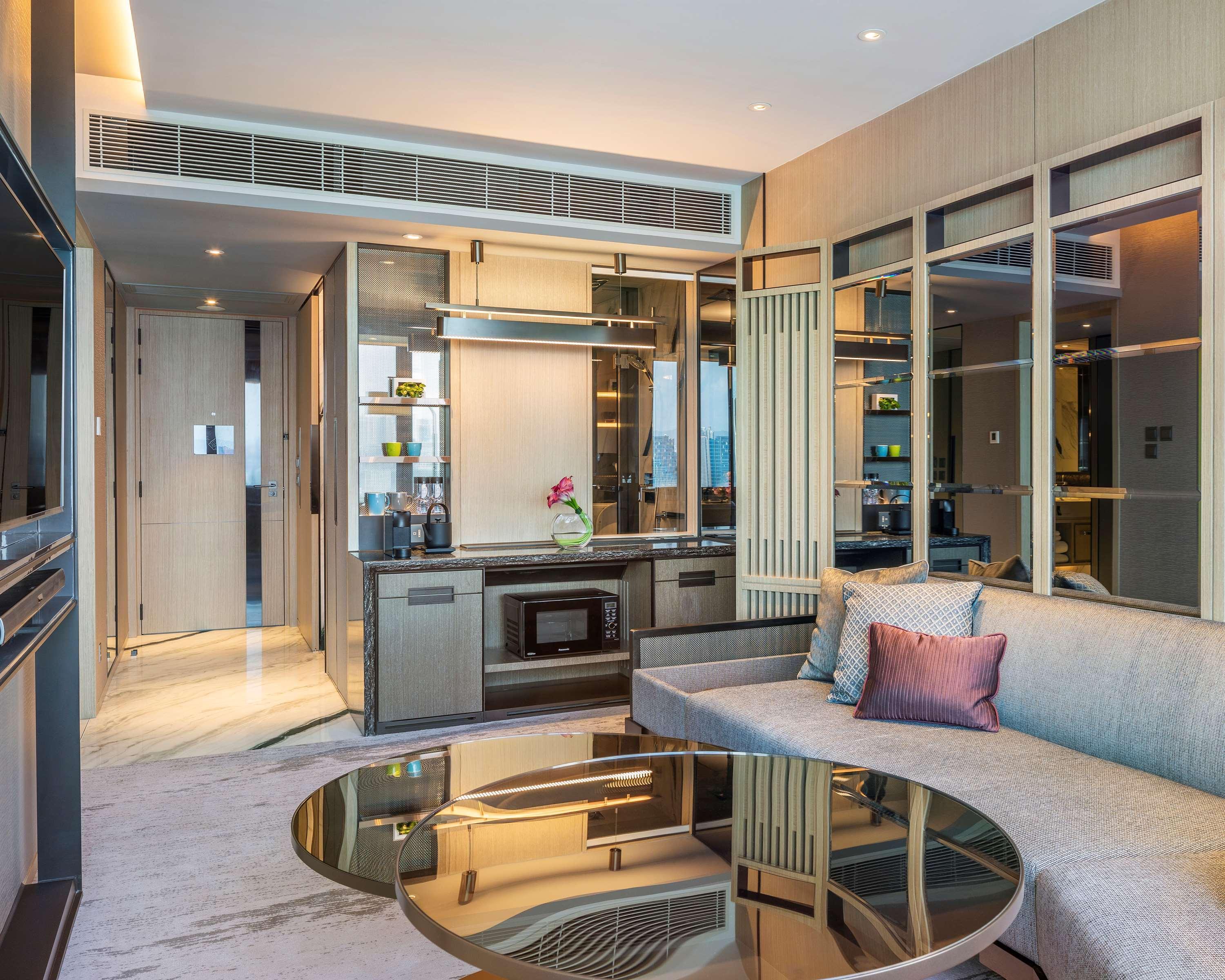 Hyatt Centric Victoria Harbour Hotel Хонконг Екстериор снимка