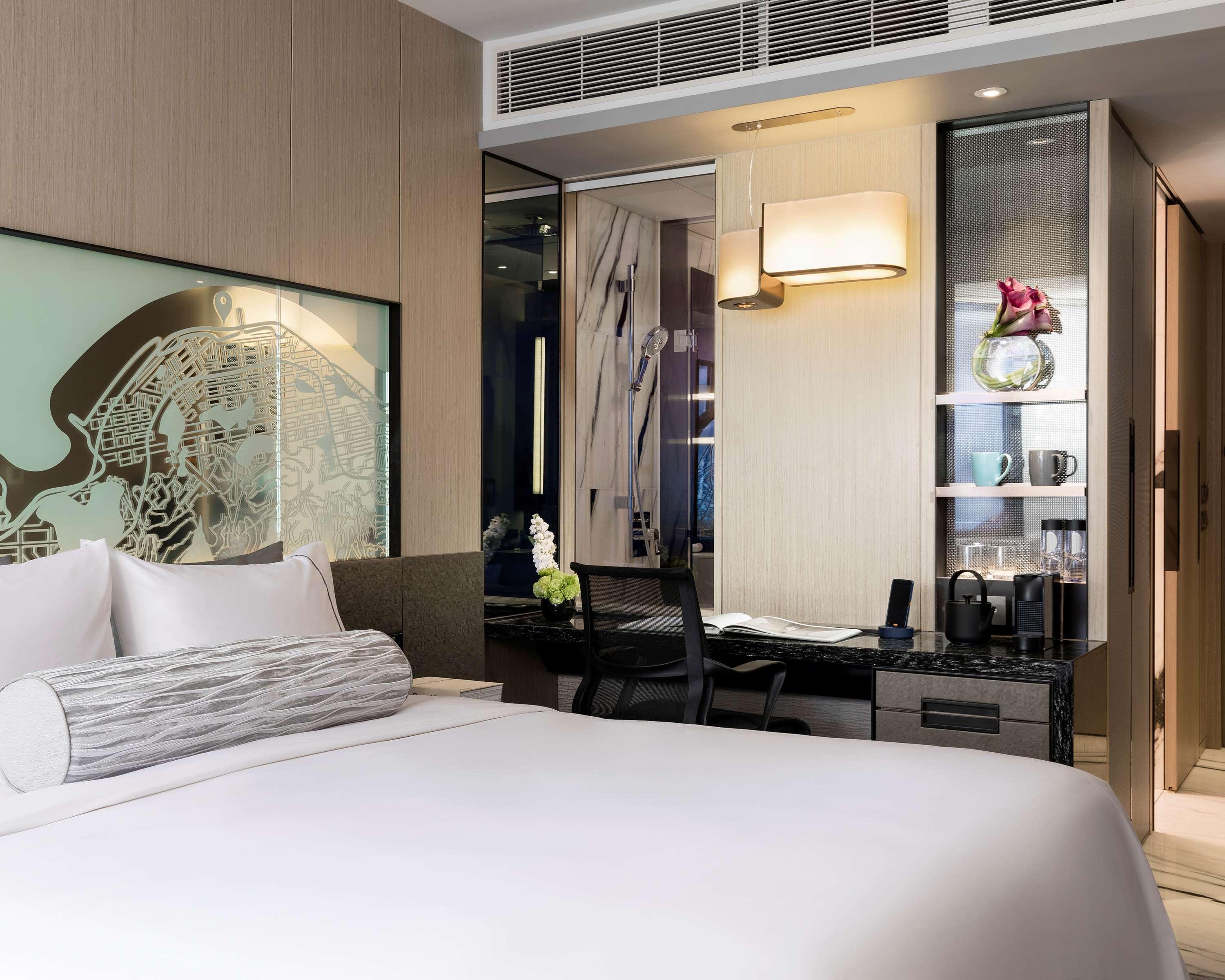 Hyatt Centric Victoria Harbour Hotel Хонконг Екстериор снимка