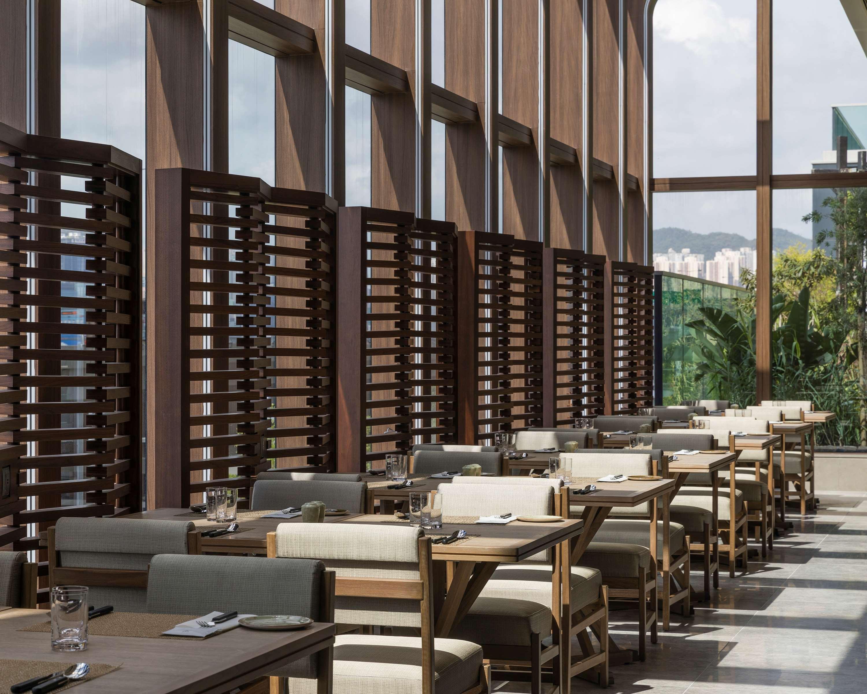 Hyatt Centric Victoria Harbour Hotel Хонконг Екстериор снимка