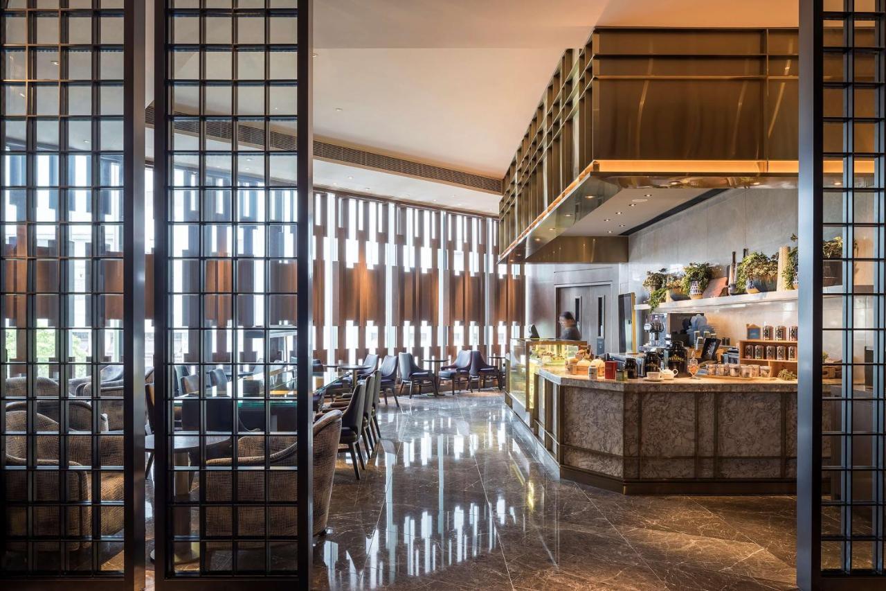 Hyatt Centric Victoria Harbour Hotel Хонконг Екстериор снимка