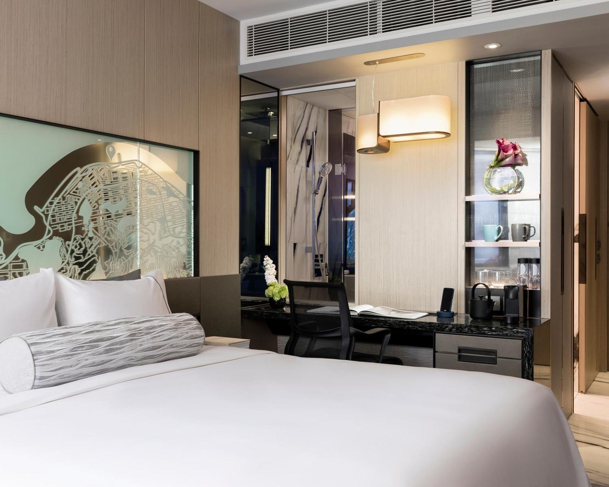 Hyatt Centric Victoria Harbour Hotel Хонконг Екстериор снимка