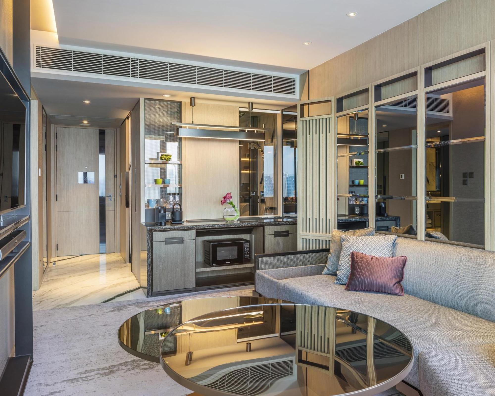 Hyatt Centric Victoria Harbour Hotel Хонконг Екстериор снимка