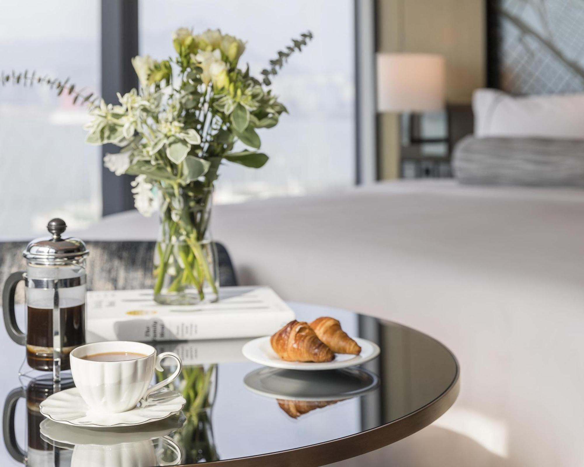 Hyatt Centric Victoria Harbour Hotel Хонконг Екстериор снимка