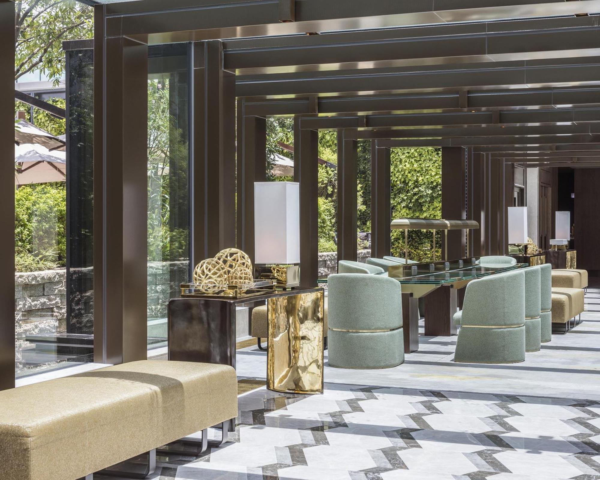 Hyatt Centric Victoria Harbour Hotel Хонконг Екстериор снимка