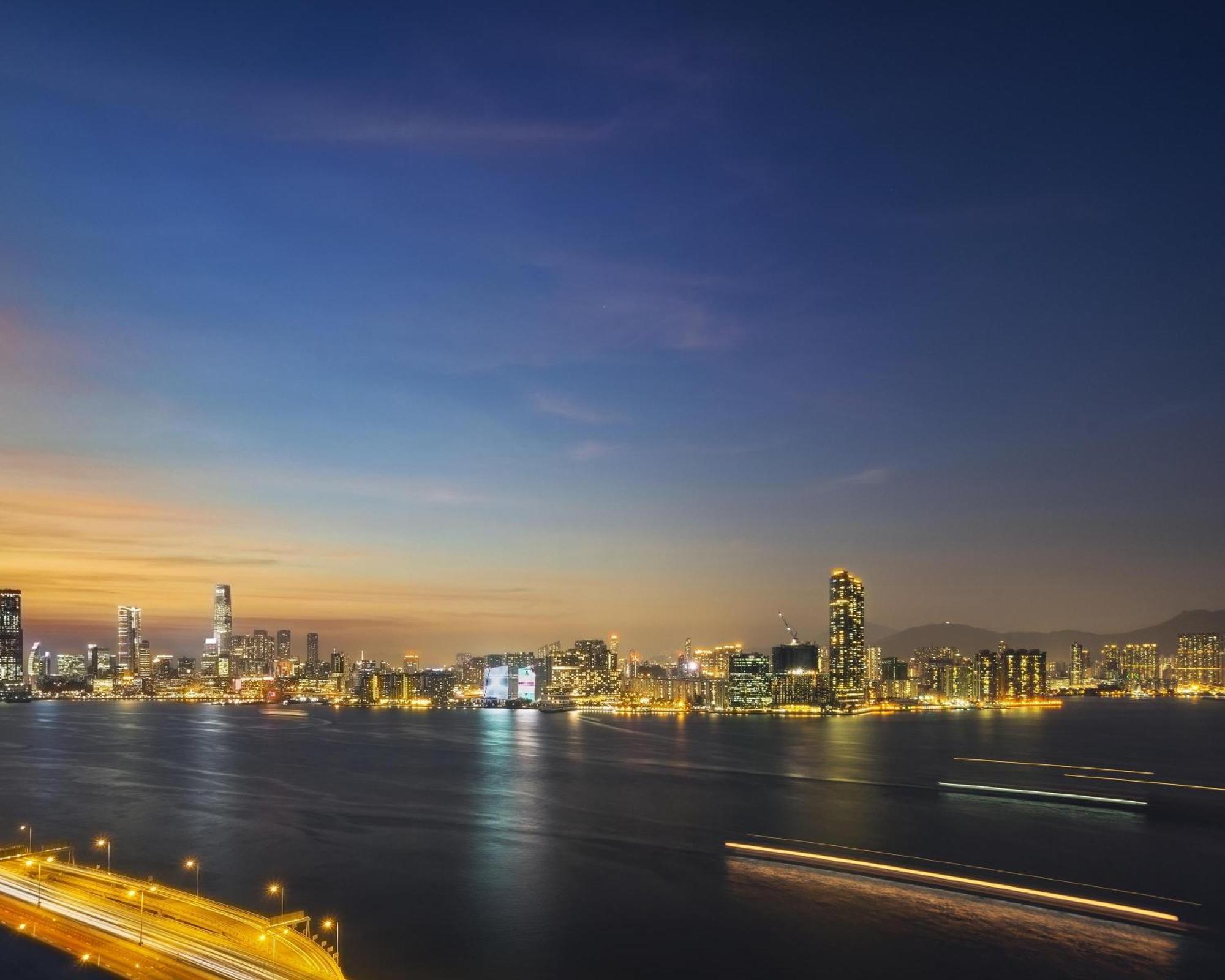 Hyatt Centric Victoria Harbour Hotel Хонконг Екстериор снимка