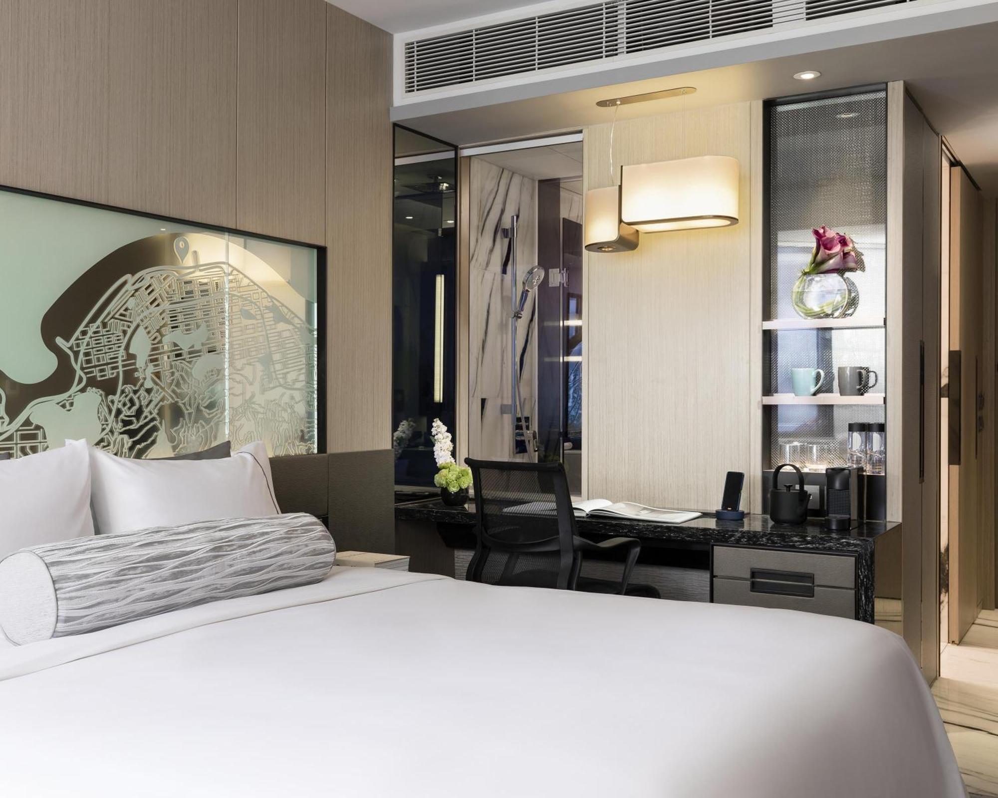 Hyatt Centric Victoria Harbour Hotel Хонконг Екстериор снимка